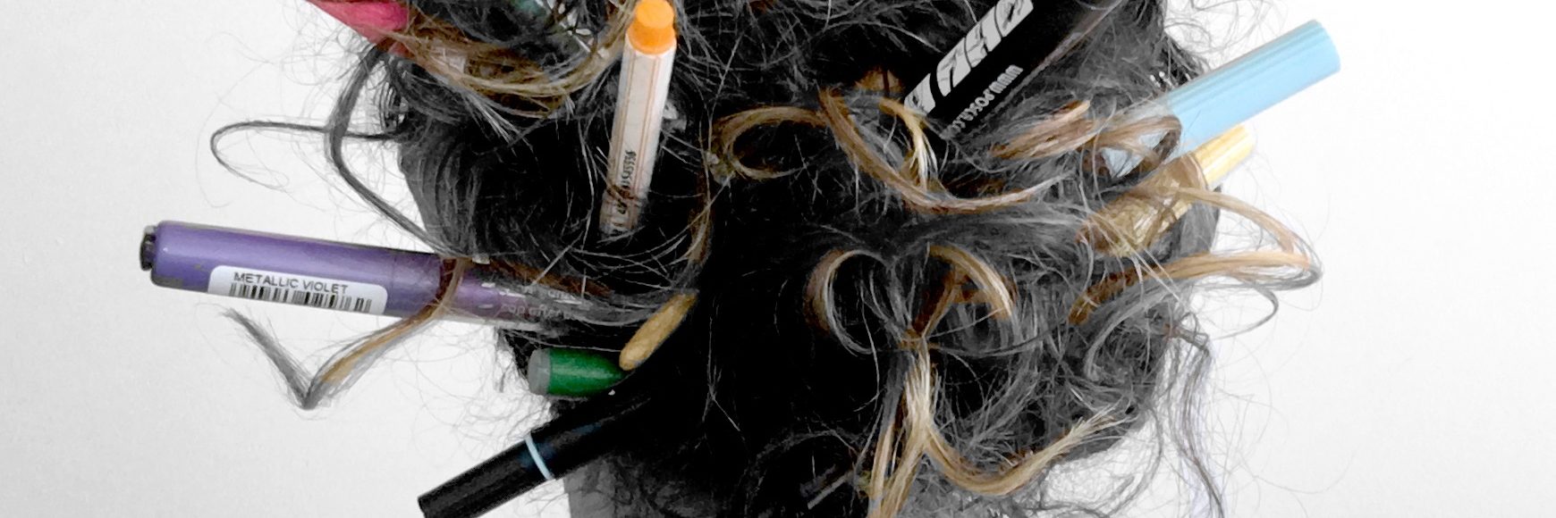 Differente-techniques_Linda Linda Perrotin, éclat d'esprit, mise en page de dépliant