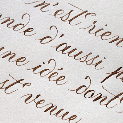 Citation Victor Hugo calligraphiée à la plume traditionnelle - style copperplate