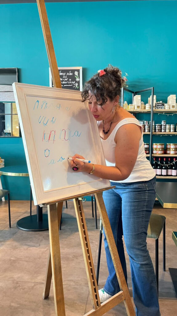 Stage découverte de la calligraphie aux feutres pinceaux (2h) - Le Comptoir des Frangine (le Pontet) - Association les Rayonnantes